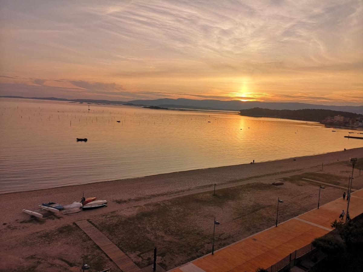 Precioso Apartamento En Primera Linea De Playa Vilagarcia de Arousa Bagian luar foto